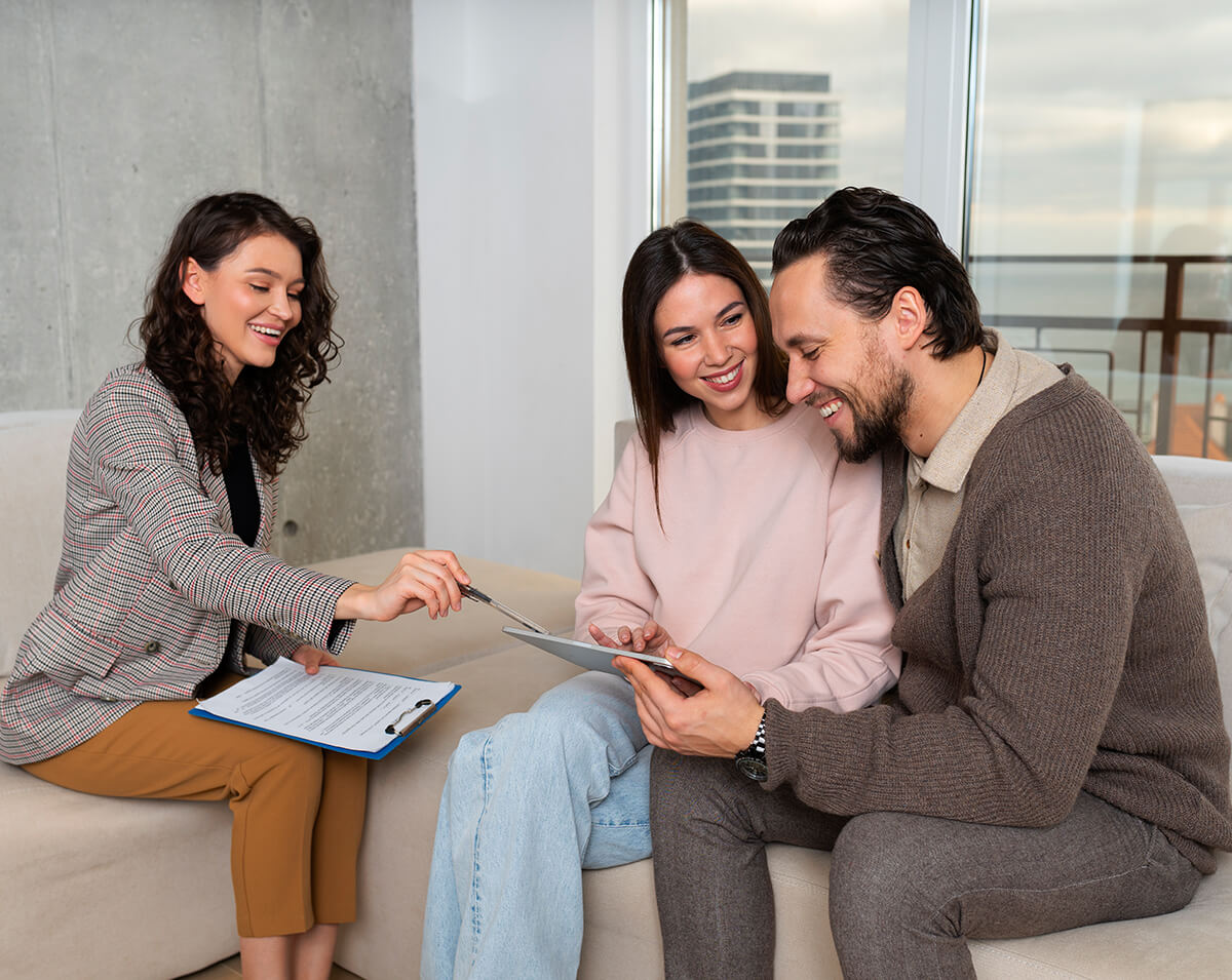 Buyer meeting with mortgage lender